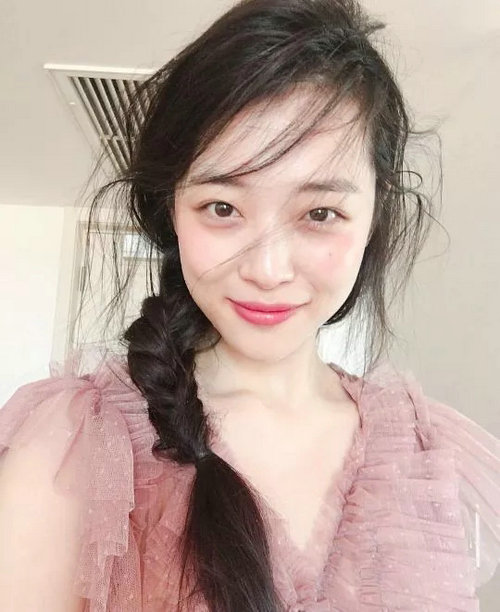 韩国女艺人崔雪莉自杀身亡 年仅25岁